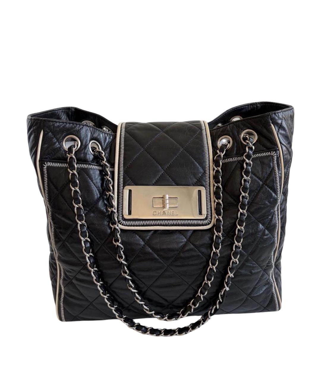 CHANEL Черная кожаная сумка через плечо, фото 1