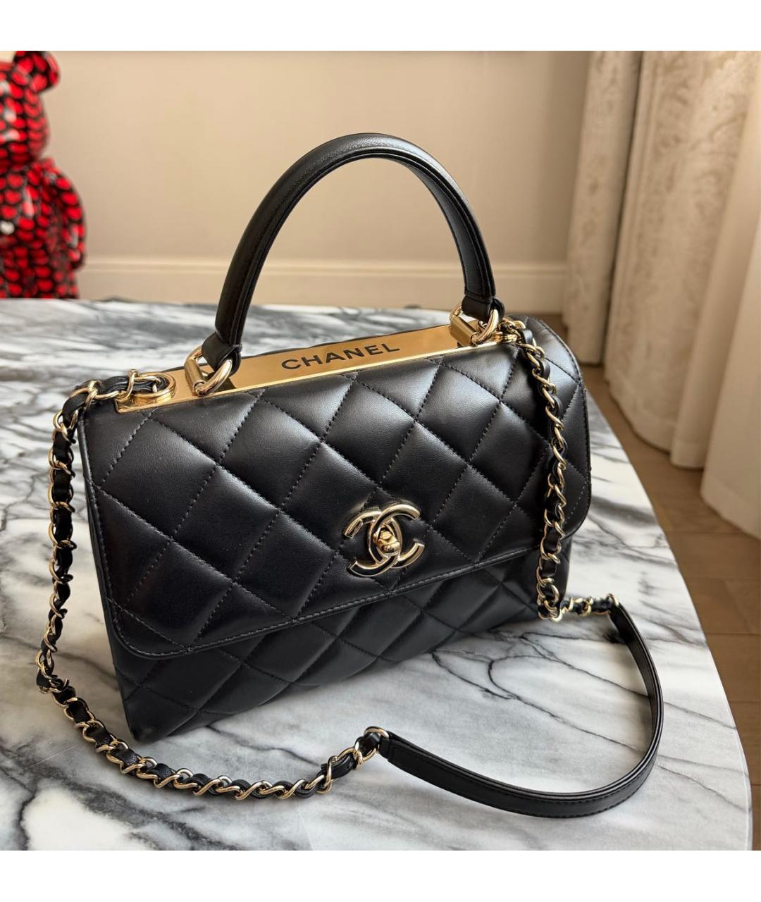 CHANEL Черная кожаная сумка с короткими ручками, фото 4