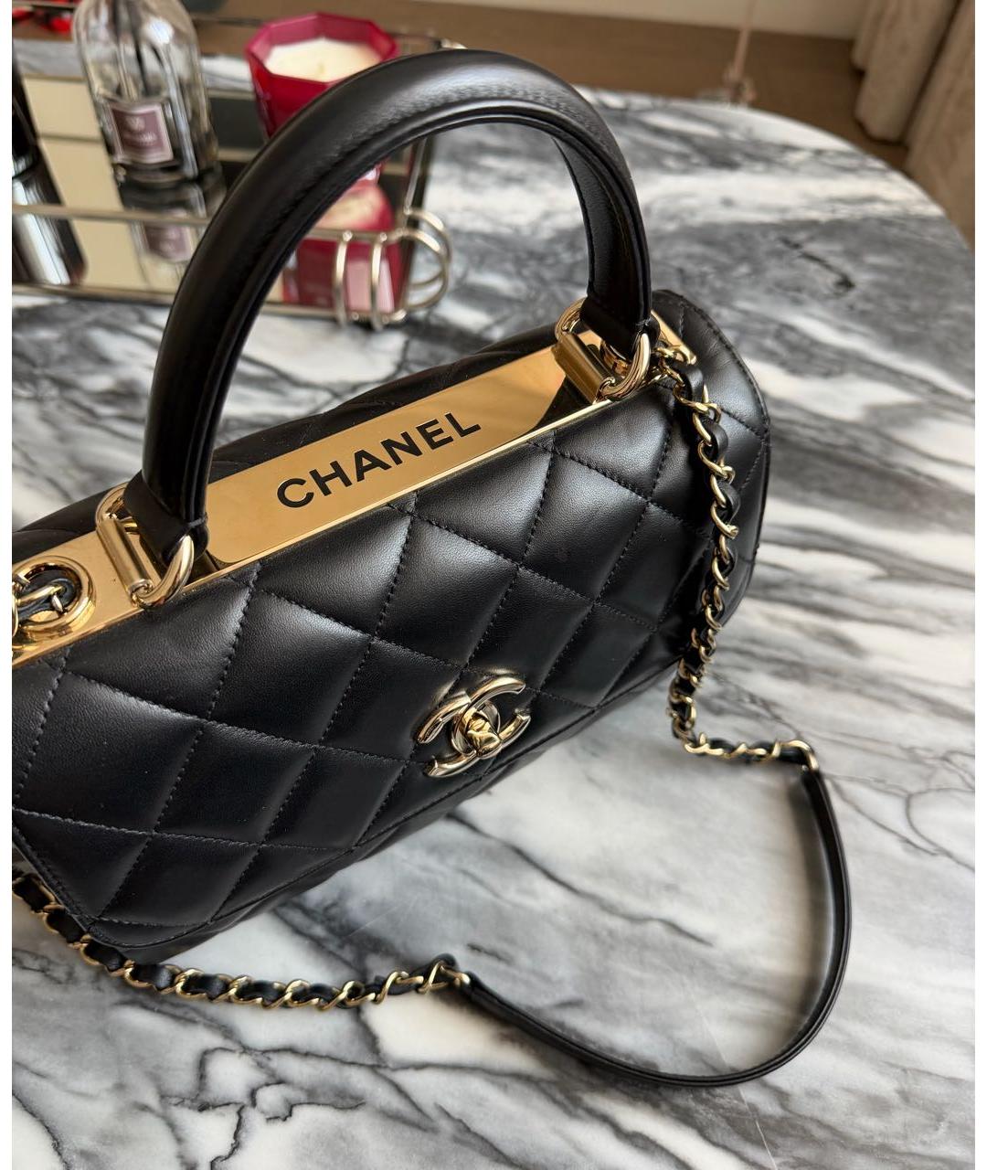 CHANEL Черная кожаная сумка с короткими ручками, фото 2