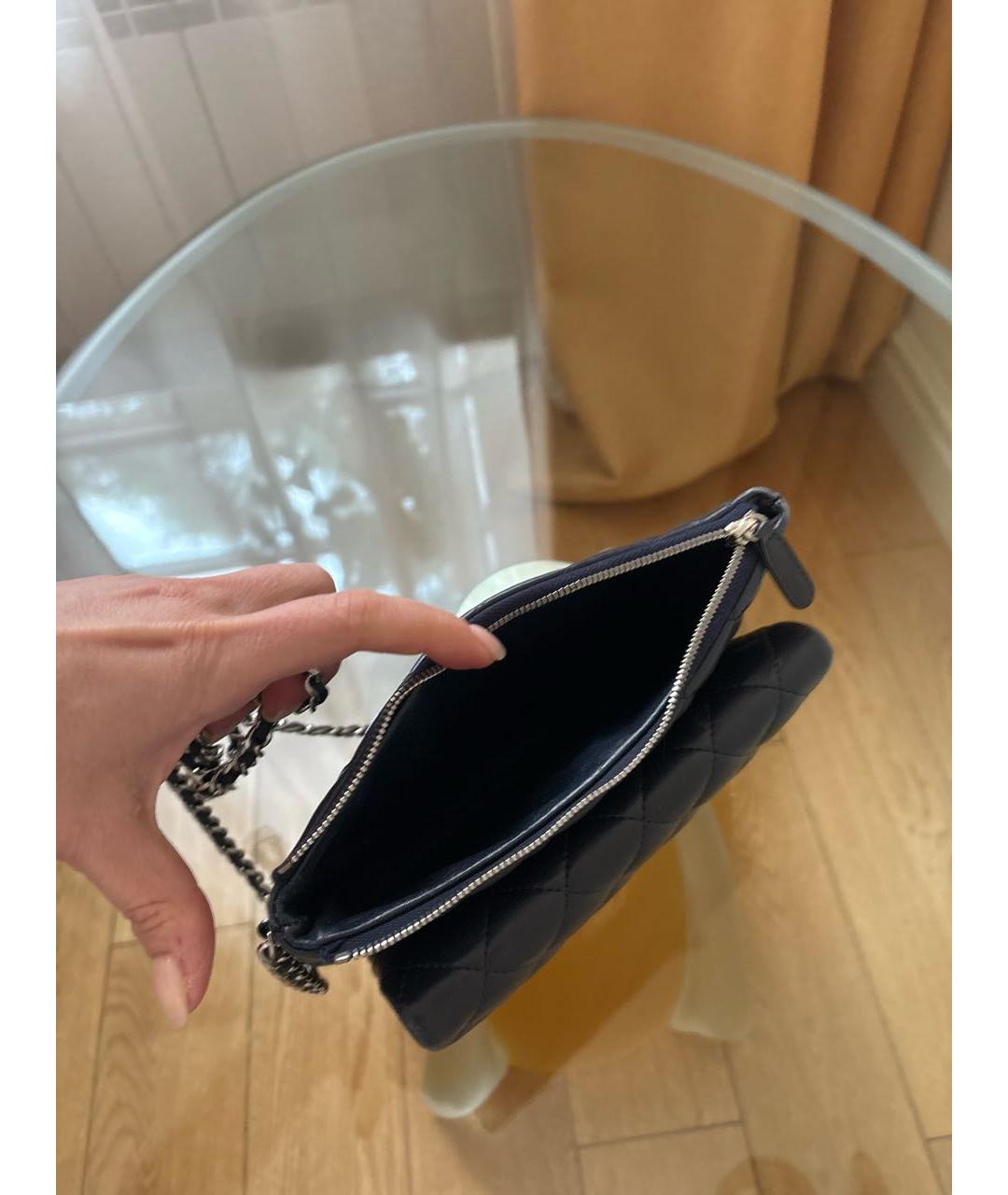 CHANEL Темно-синяя кожаная сумка через плечо, фото 4