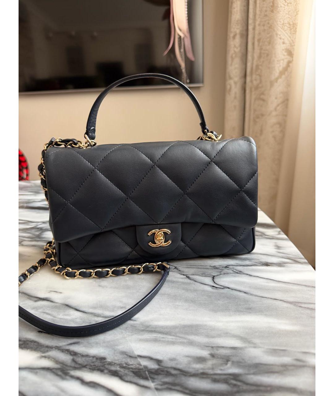 CHANEL Темно-синяя кожаная сумка с короткими ручками, фото 4