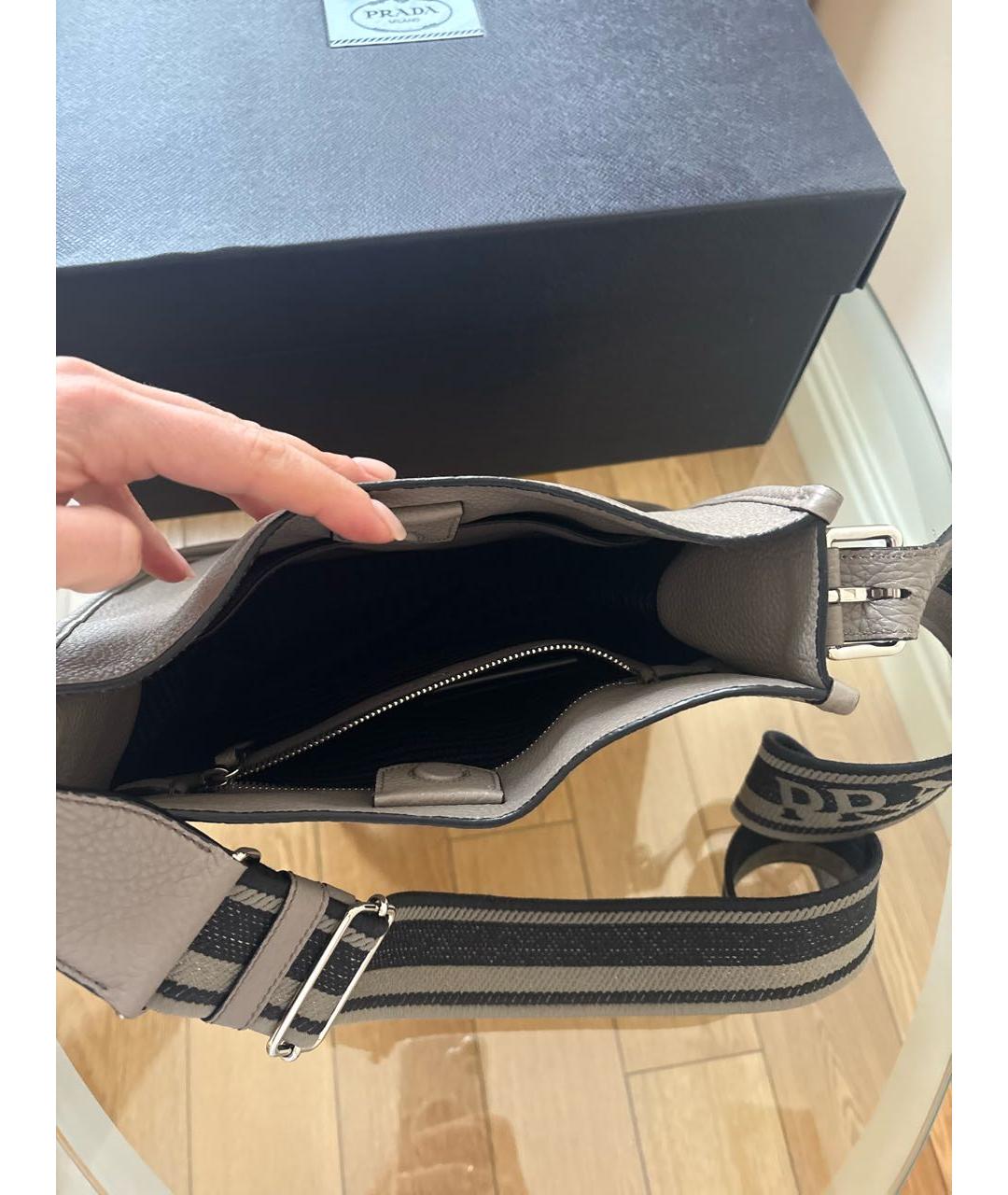 PRADA Серая кожаная сумка через плечо, фото 4