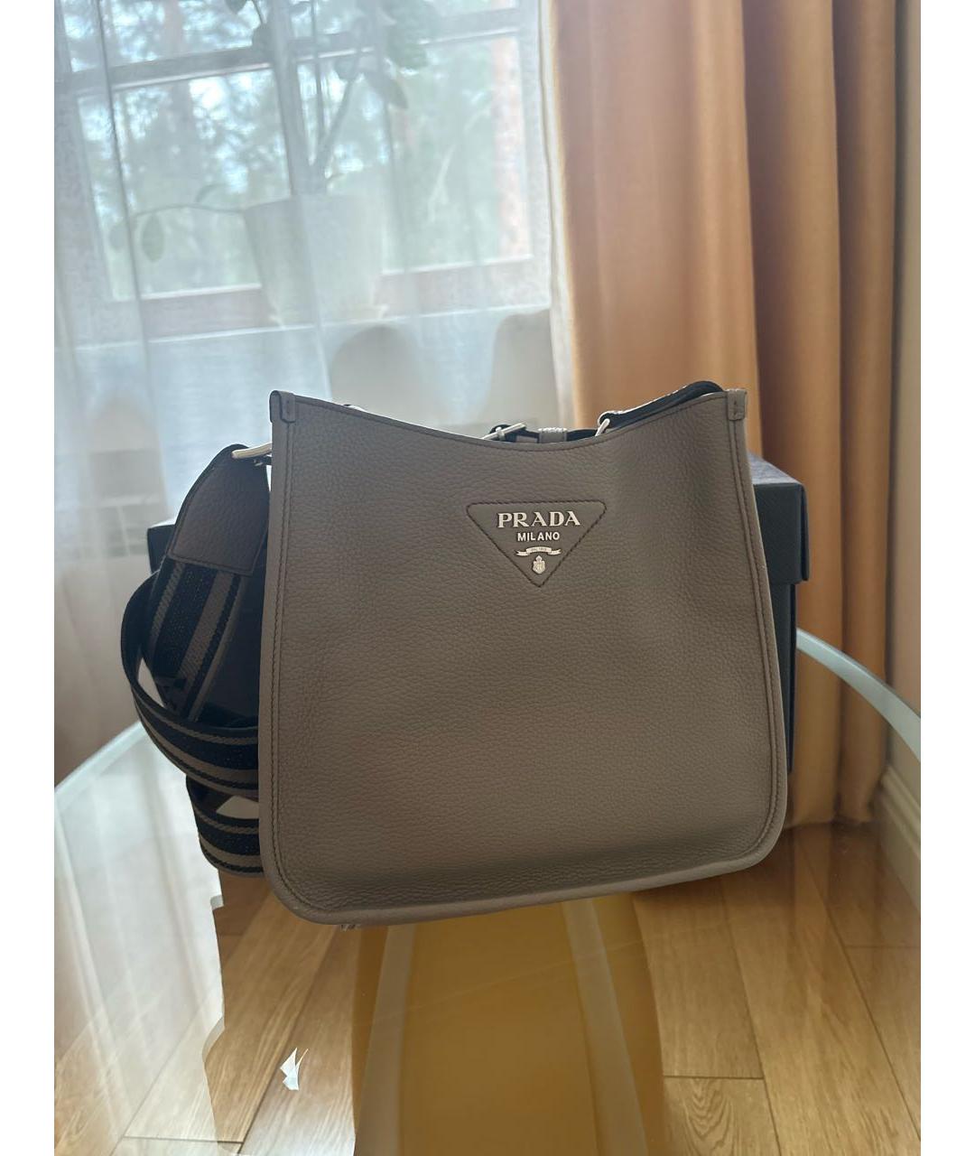 PRADA Серая кожаная сумка через плечо, фото 6