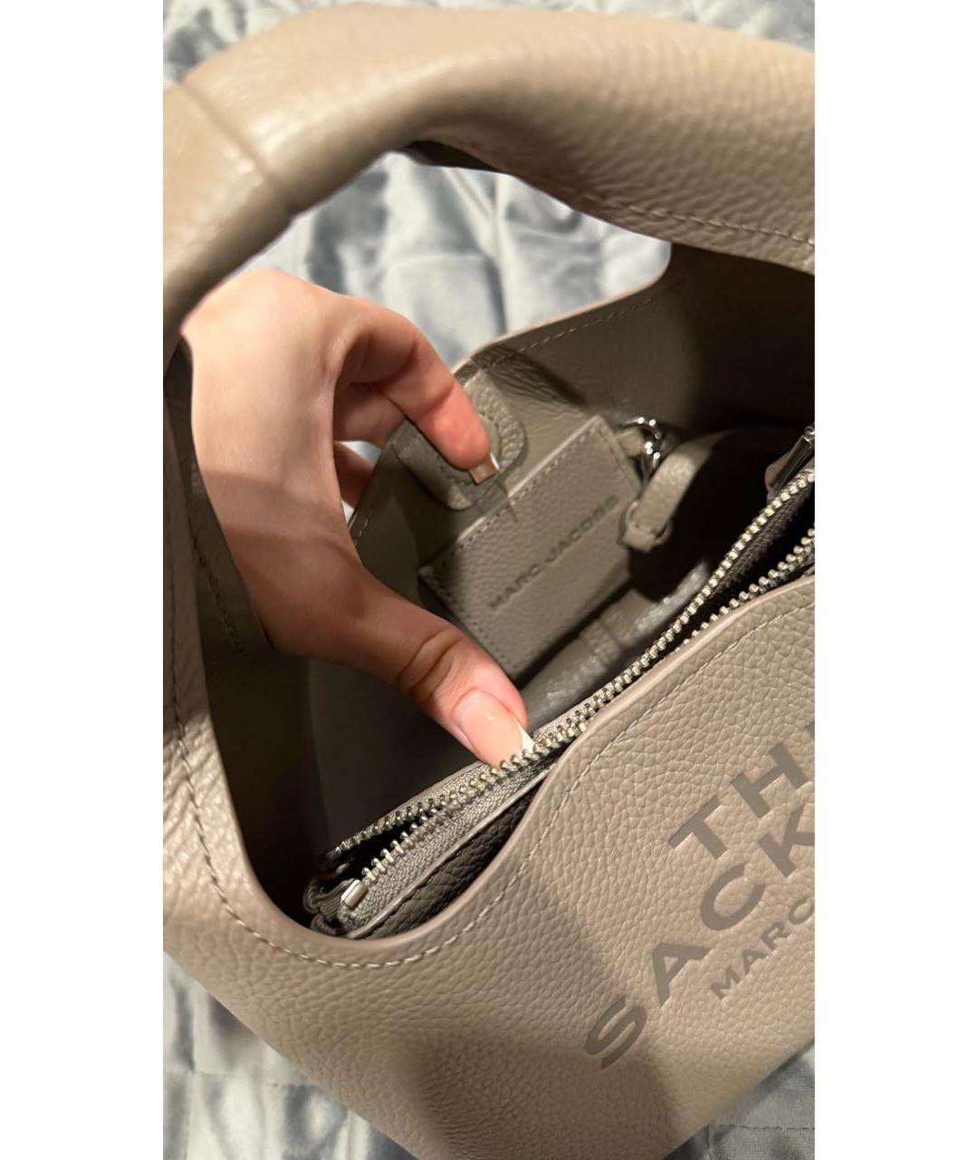 MARC JACOBS Бежевая кожаная сумка с короткими ручками, фото 4