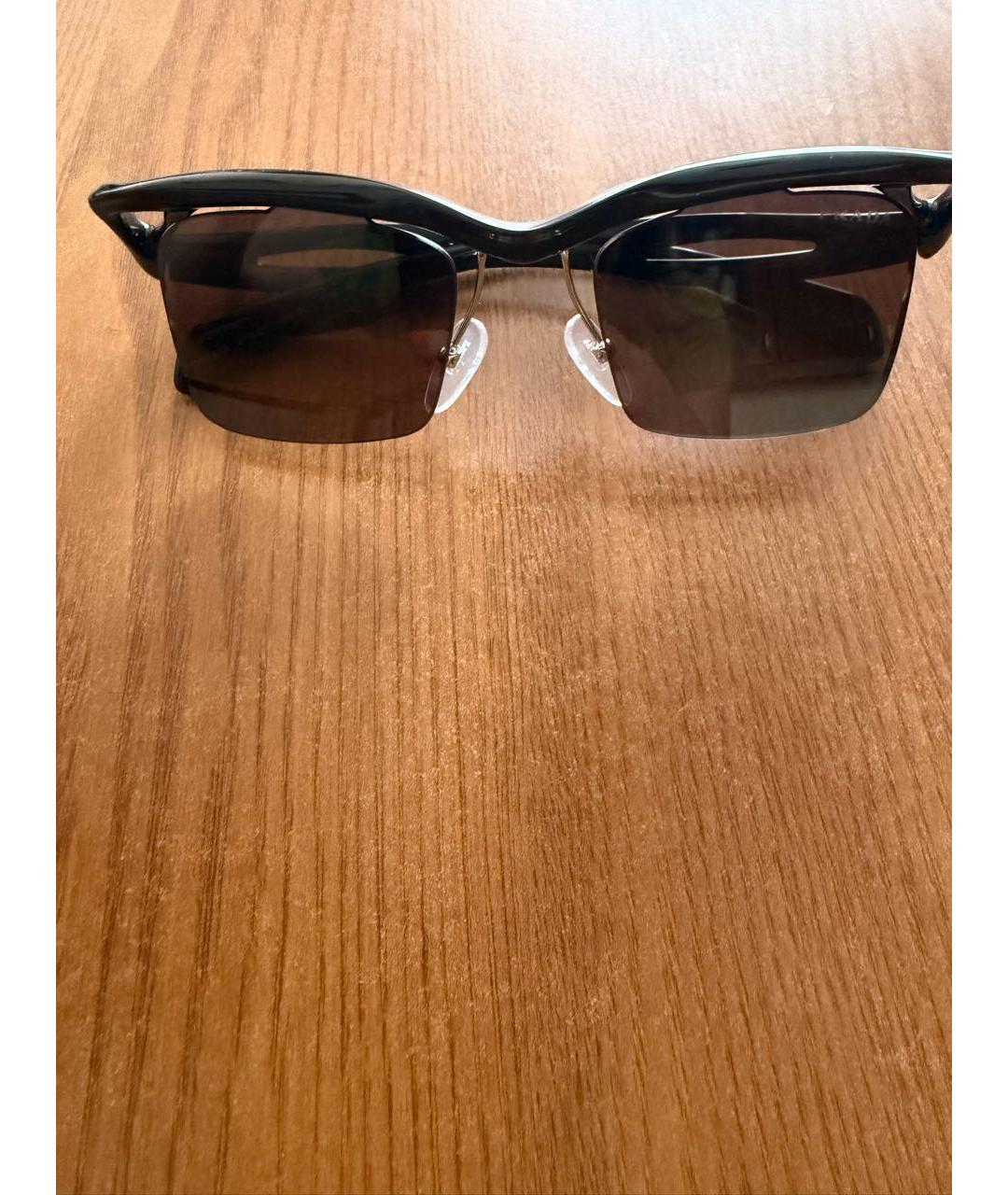 PRADA Черные пластиковые солнцезащитные очки, фото 2