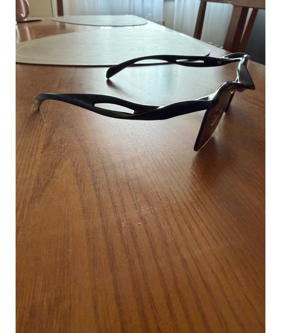 PRADA Черные пластиковые солнцезащитные очки, фото 3