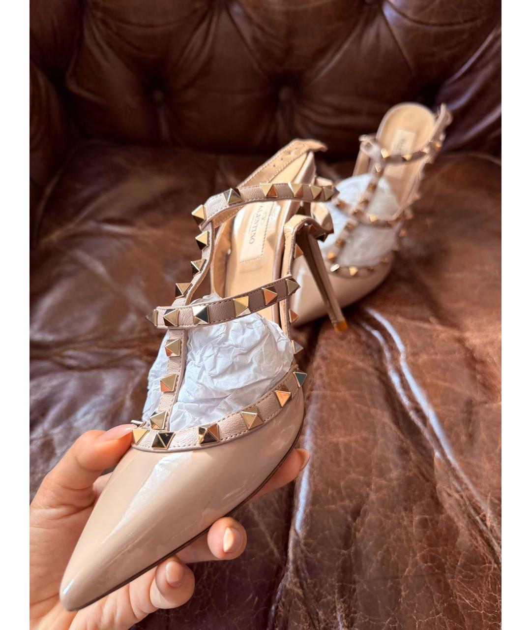 VALENTINO Бежевые туфли из лакированной кожи, фото 3