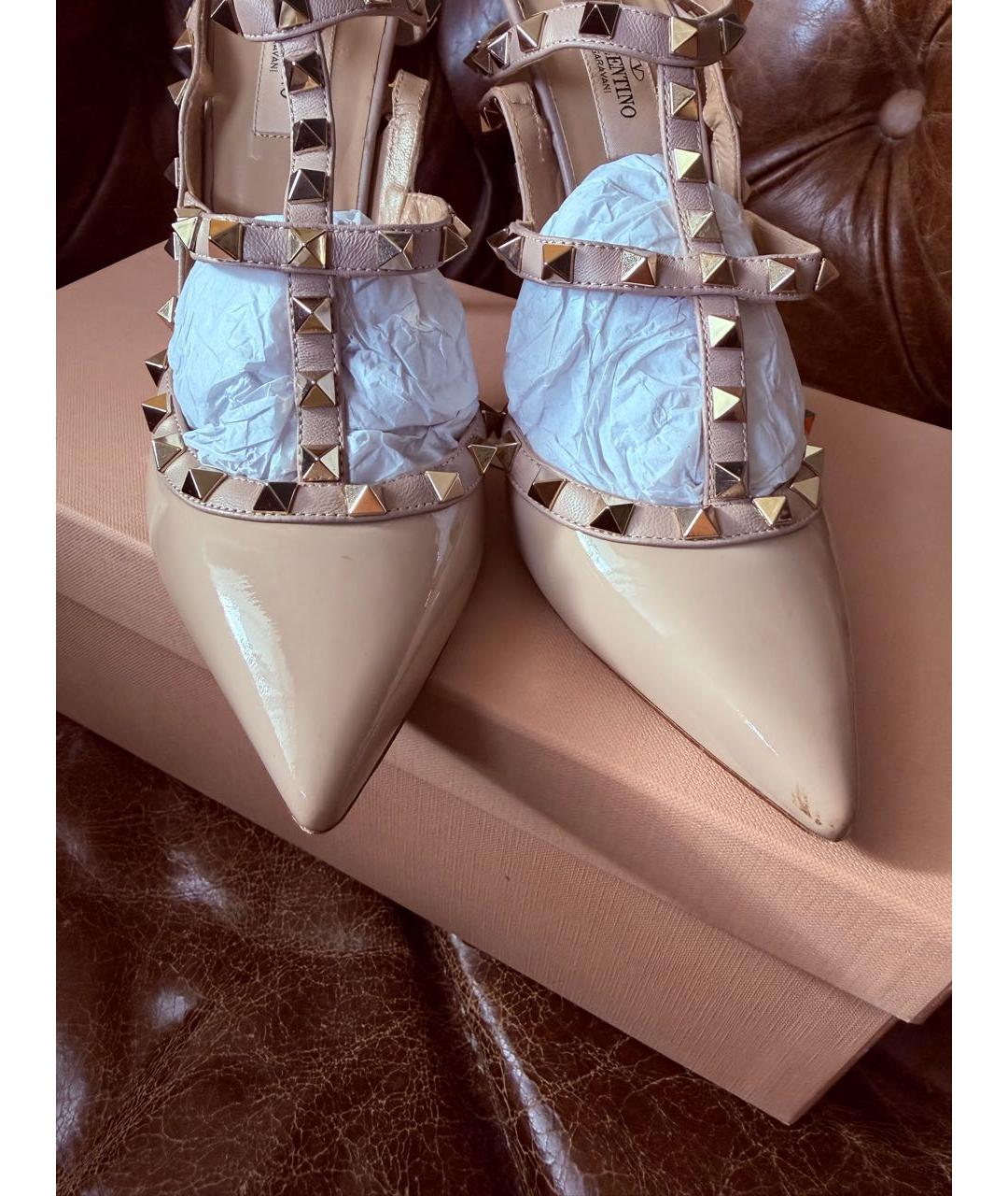 VALENTINO Бежевые туфли из лакированной кожи, фото 7