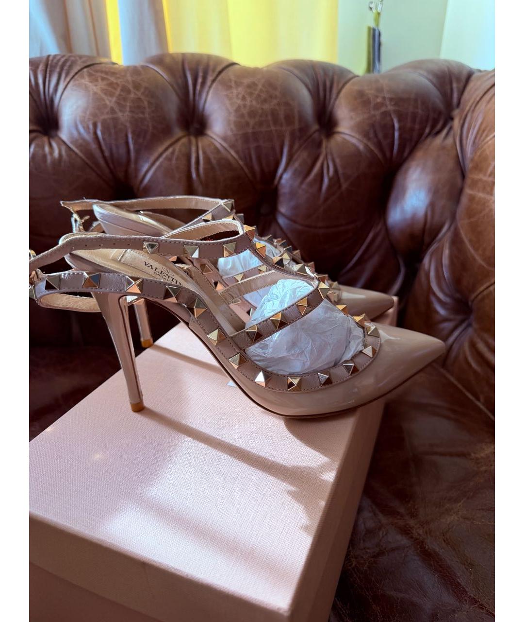 VALENTINO Бежевые туфли из лакированной кожи, фото 4