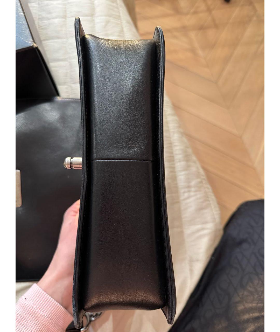 CHANEL Черная кожаная сумка с короткими ручками, фото 3