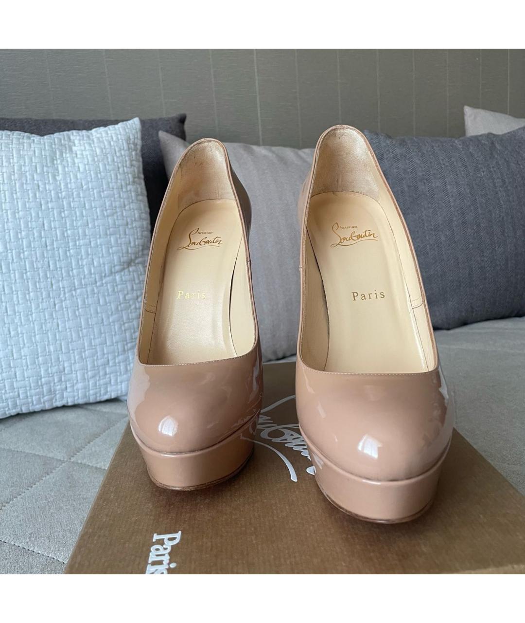 CHRISTIAN LOUBOUTIN Бежевые туфли из лакированной кожи, фото 2