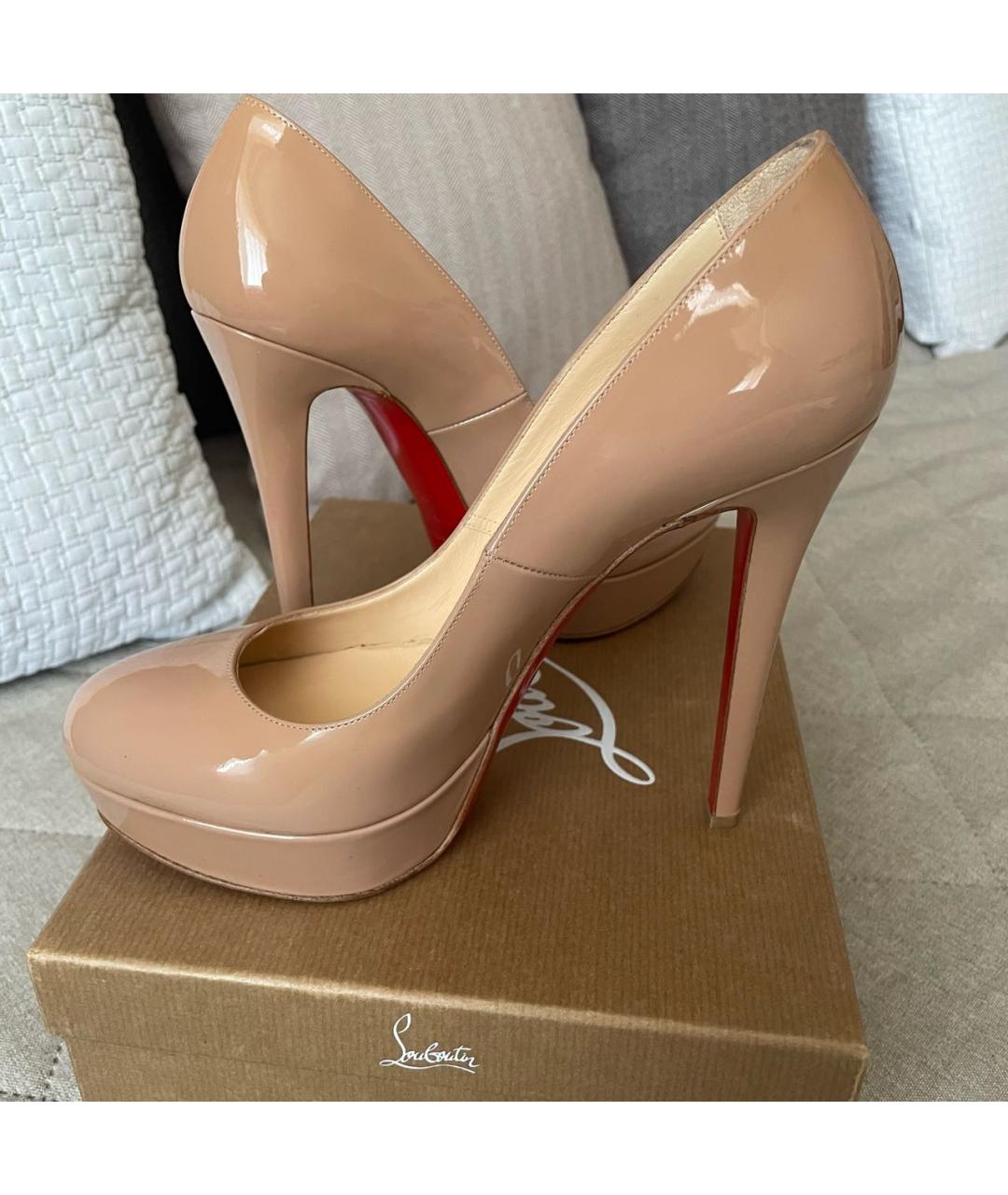 CHRISTIAN LOUBOUTIN Бежевые туфли из лакированной кожи, фото 7