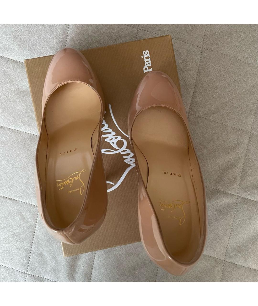 CHRISTIAN LOUBOUTIN Бежевые туфли из лакированной кожи, фото 3