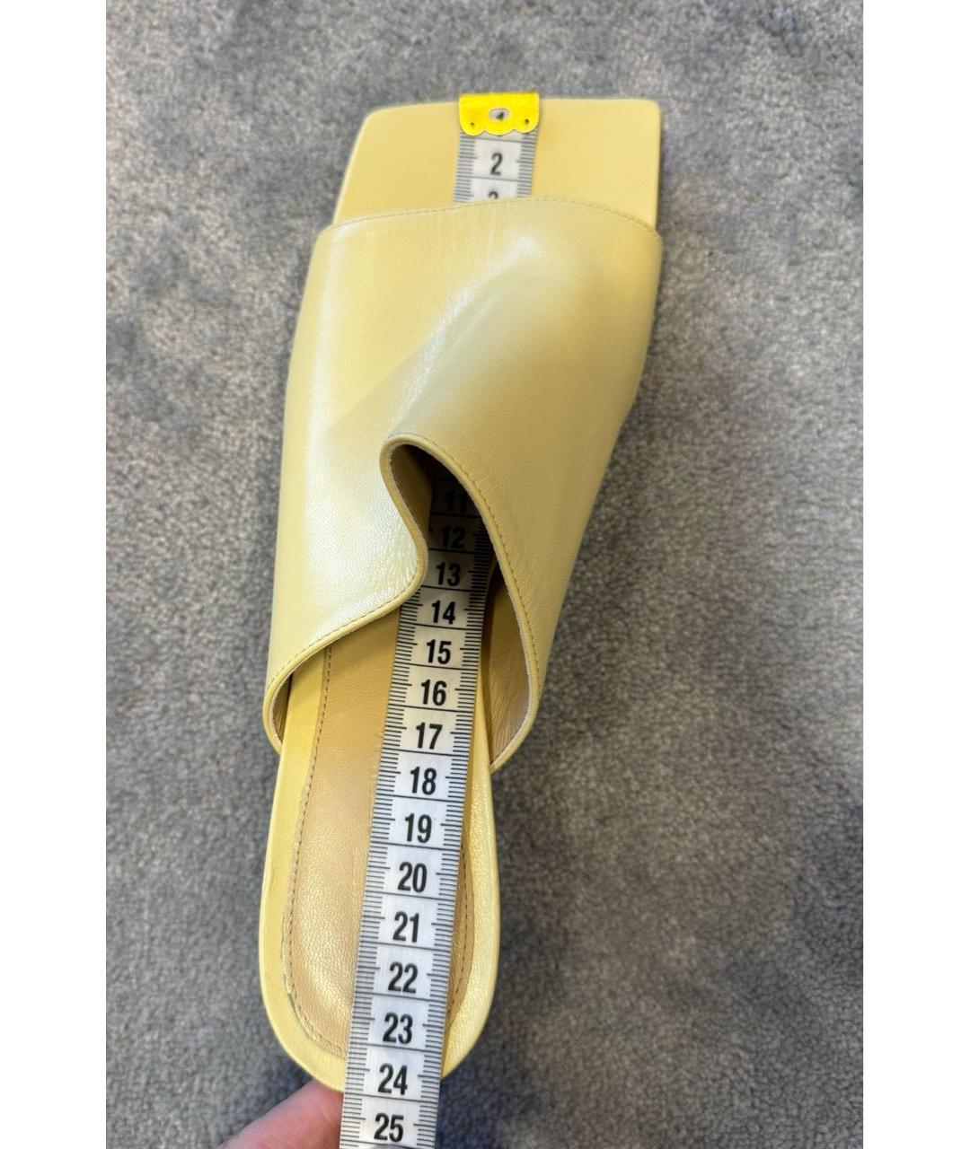 BOTTEGA VENETA Бежевые кожаные мюли, фото 6