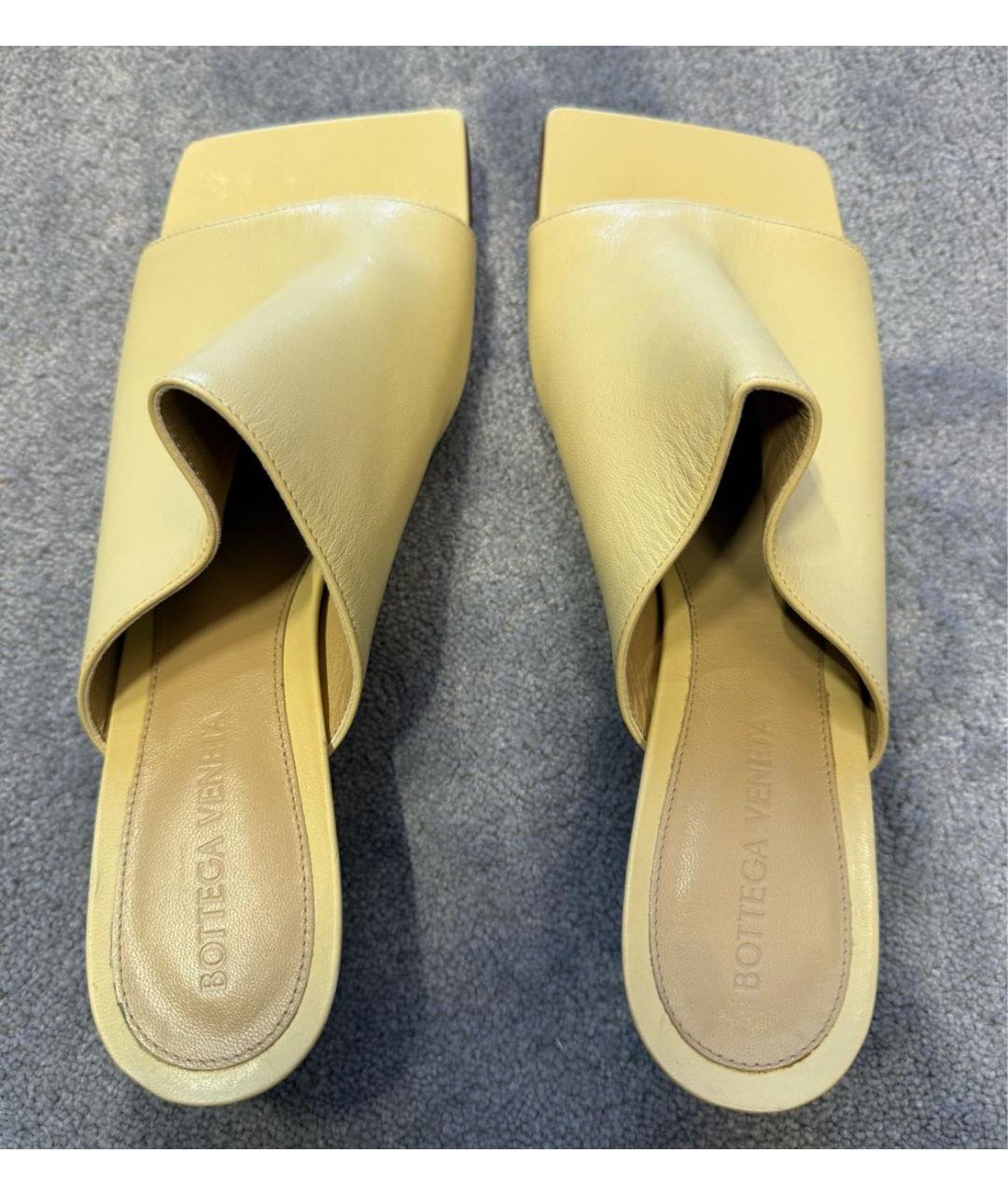 BOTTEGA VENETA Бежевые кожаные мюли, фото 3