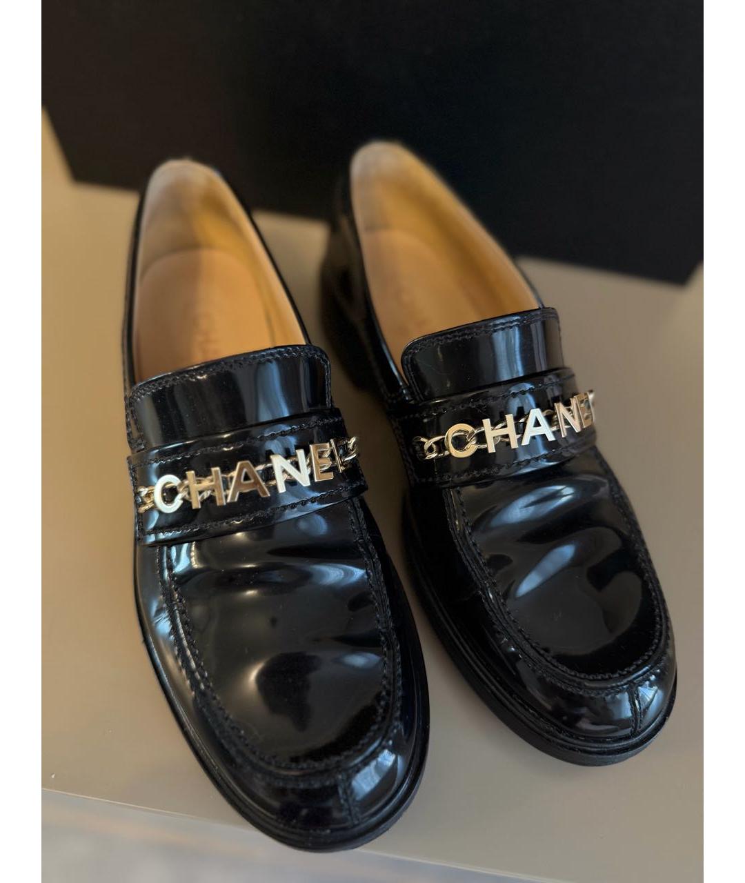 CHANEL Черные лоферы из лакированной кожи, фото 3