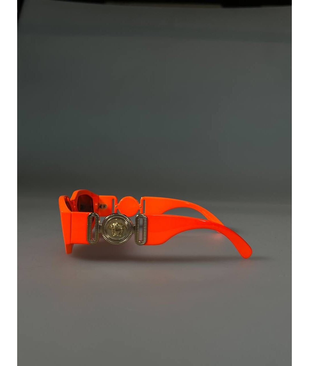 VERSACE Оранжевое пластиковые солнцезащитные очки, фото 3