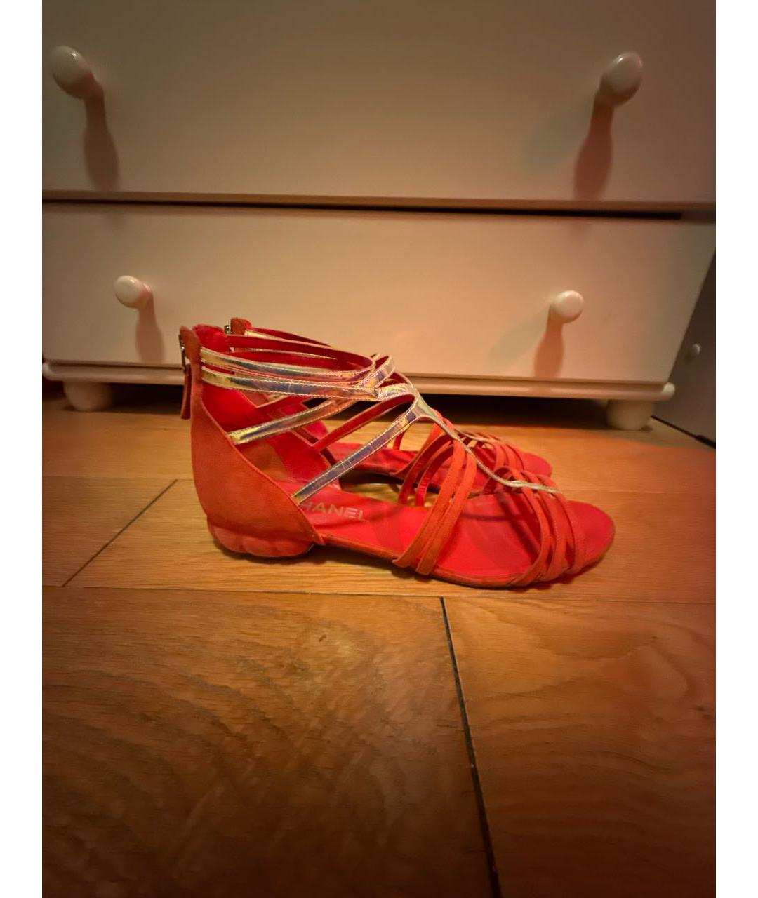 CHANEL Коралловые замшевые сандалии, фото 7