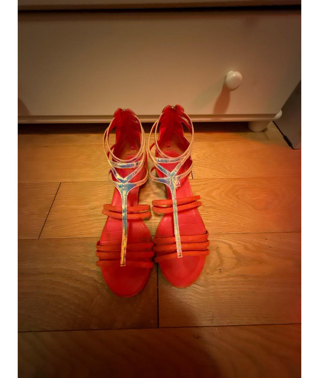 CHANEL Коралловые замшевые сандалии, фото 2