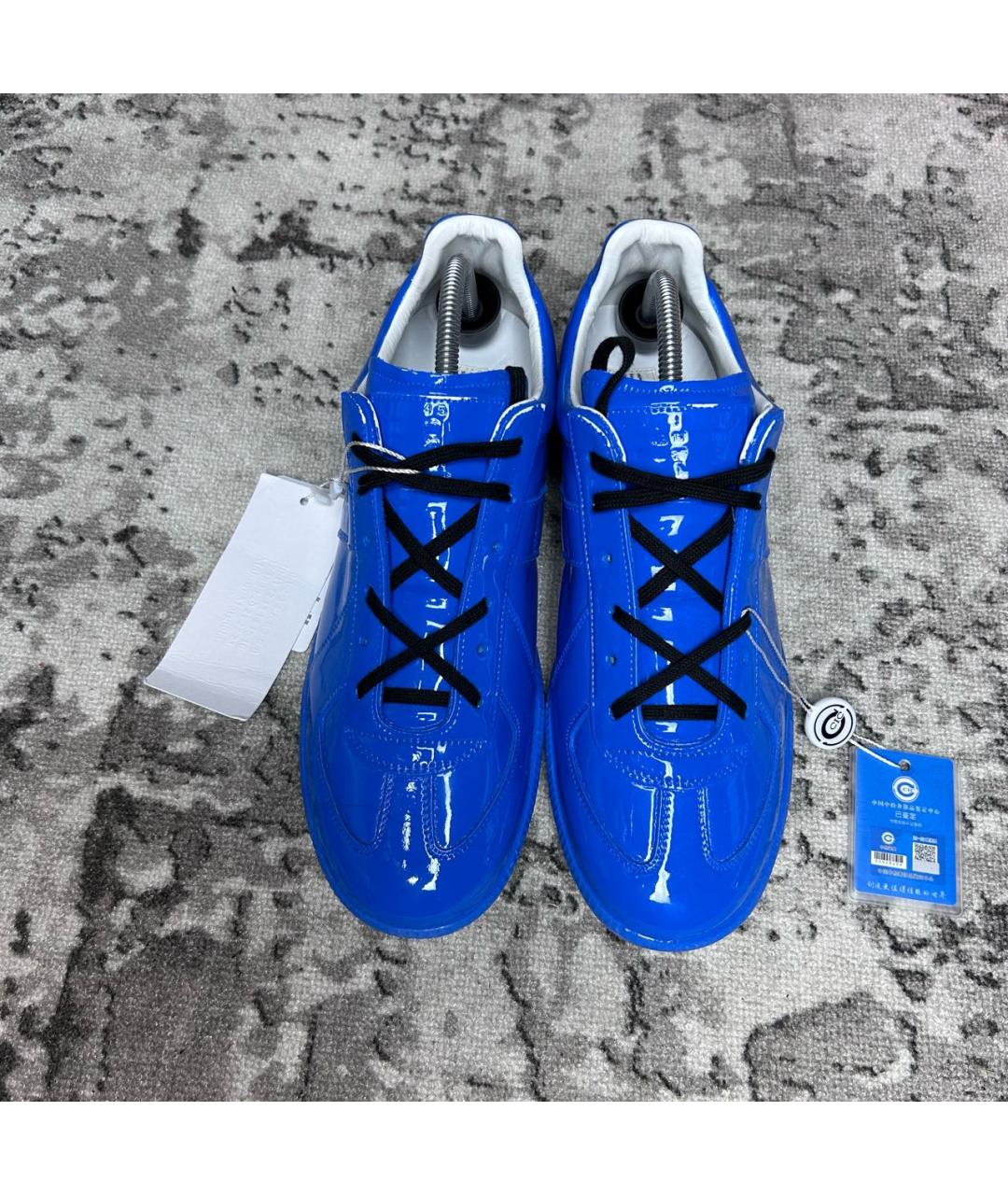 MAISON MARGIELA Синие низкие кроссовки / кеды из лакированной кожи, фото 2