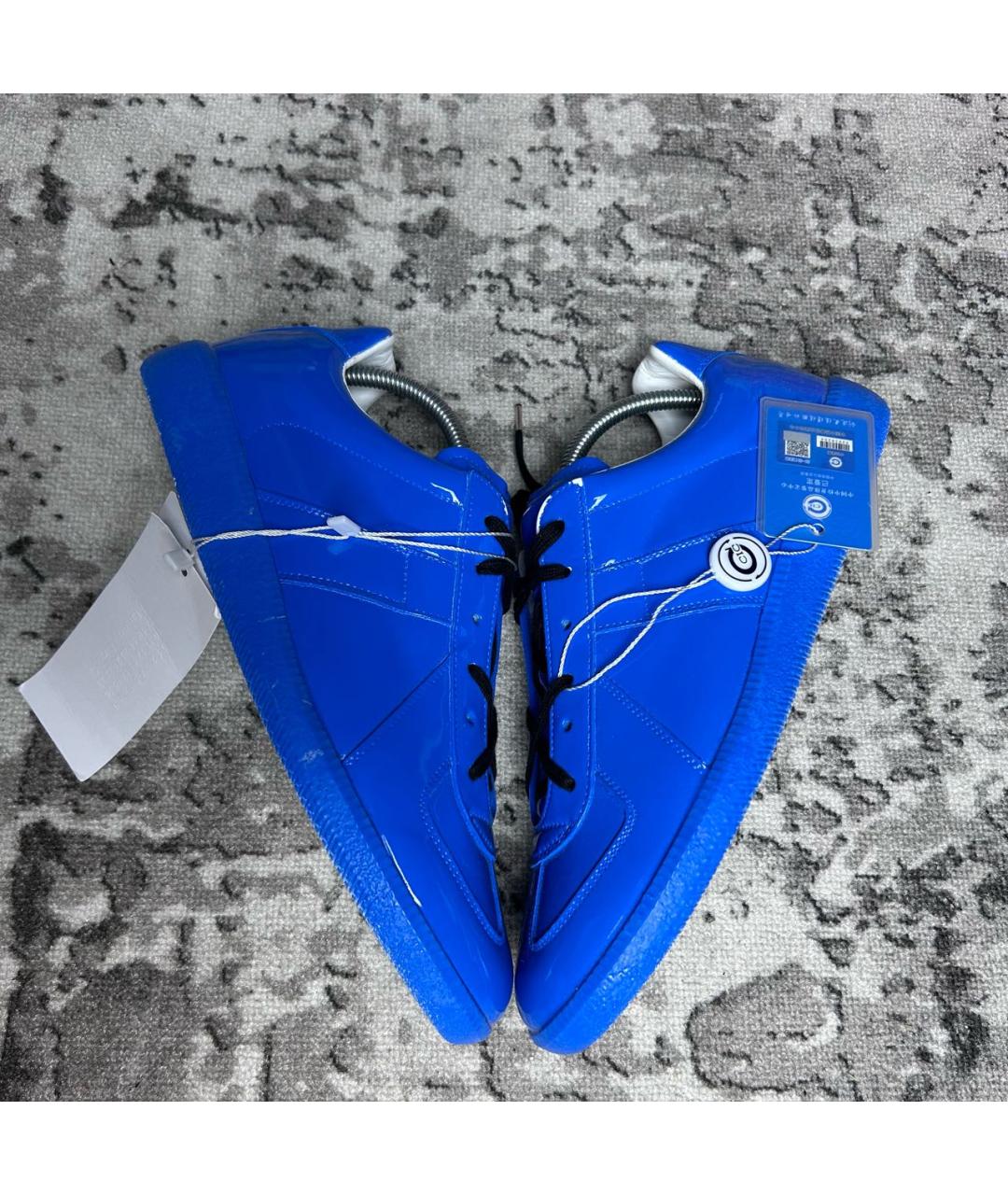MAISON MARGIELA Синие низкие кроссовки / кеды из лакированной кожи, фото 5