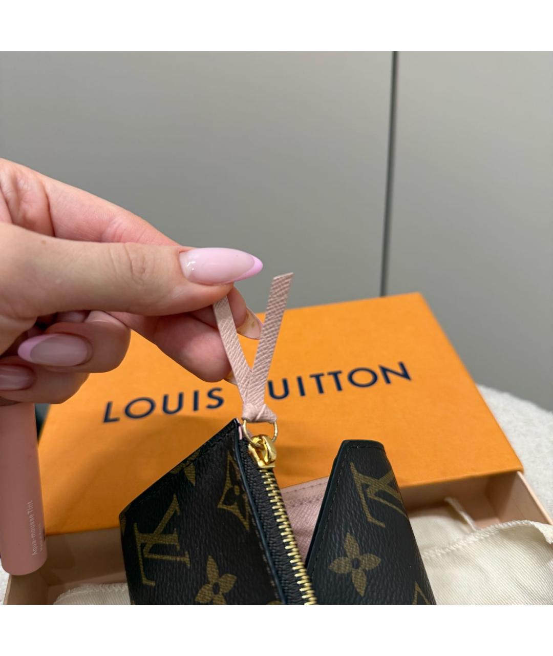 LOUIS VUITTON Коричневый кожаный кошелек, фото 5