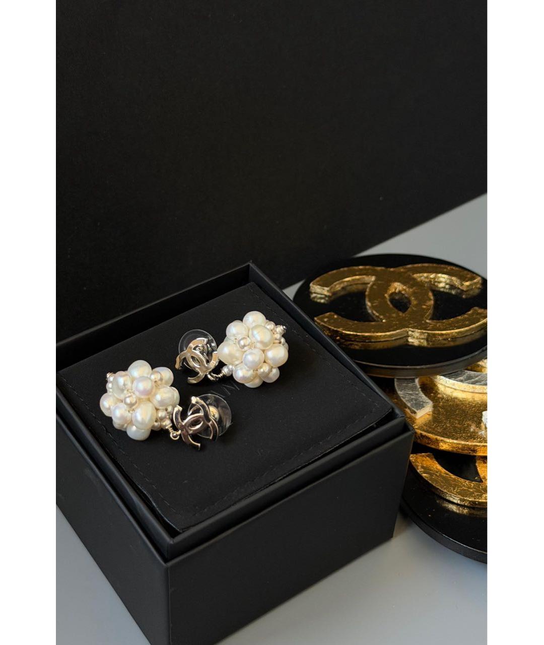 CHANEL Белые металлические серьги, фото 2