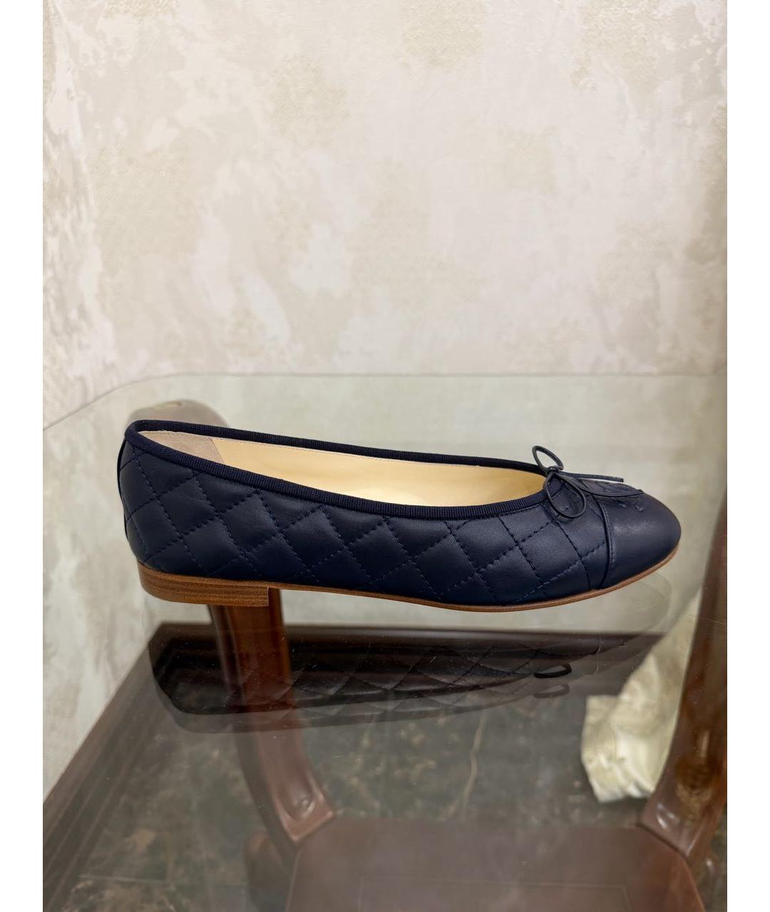 CHANEL Темно-синие кожаные балетки, фото 5
