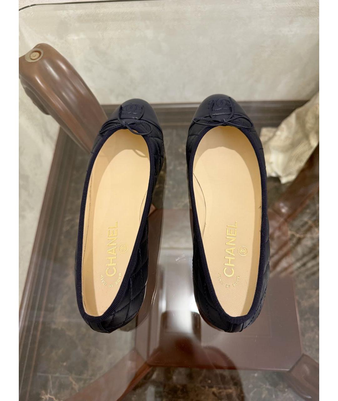 CHANEL Темно-синие кожаные балетки, фото 3