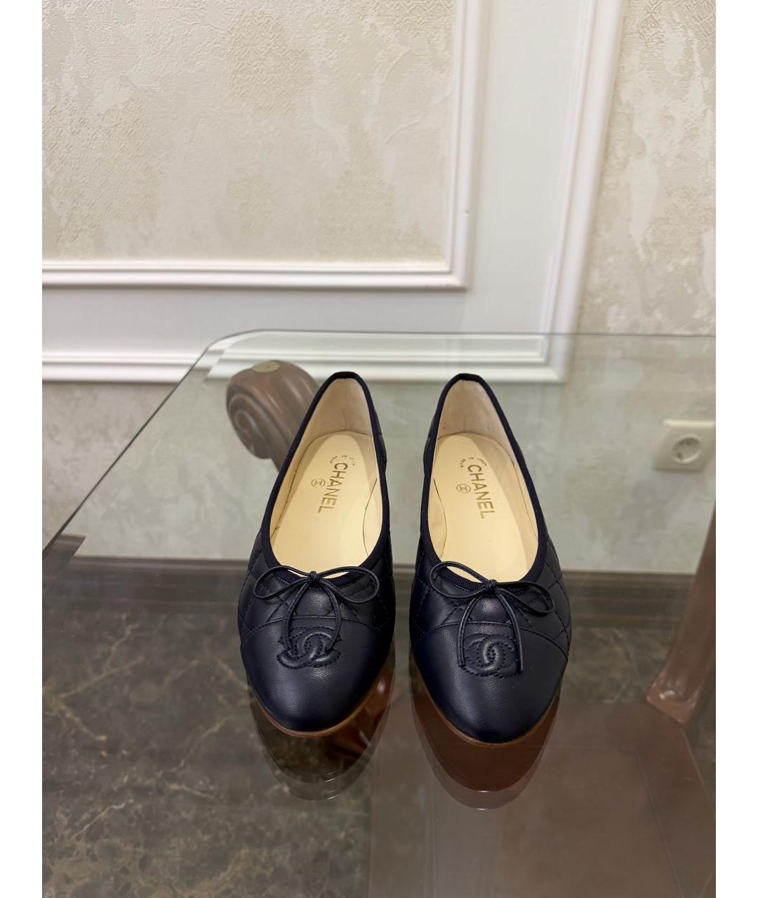 CHANEL Темно-синие кожаные балетки, фото 2
