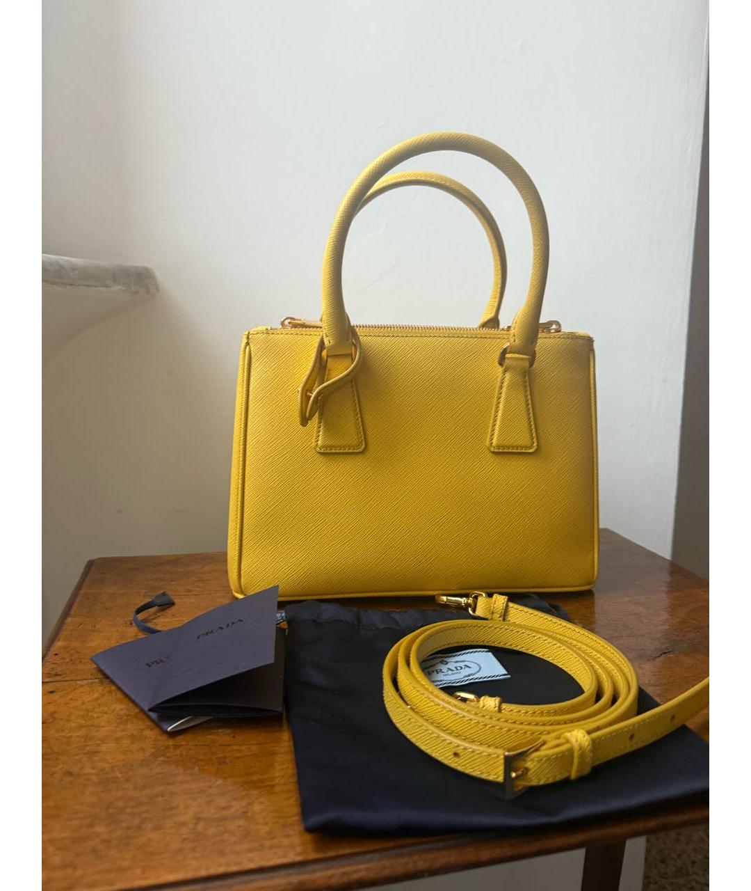 PRADA Желтая кожаная сумка с короткими ручками, фото 6
