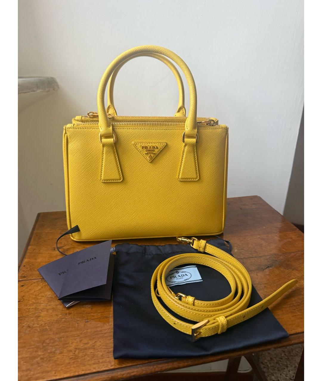 PRADA Желтая кожаная сумка с короткими ручками, фото 5