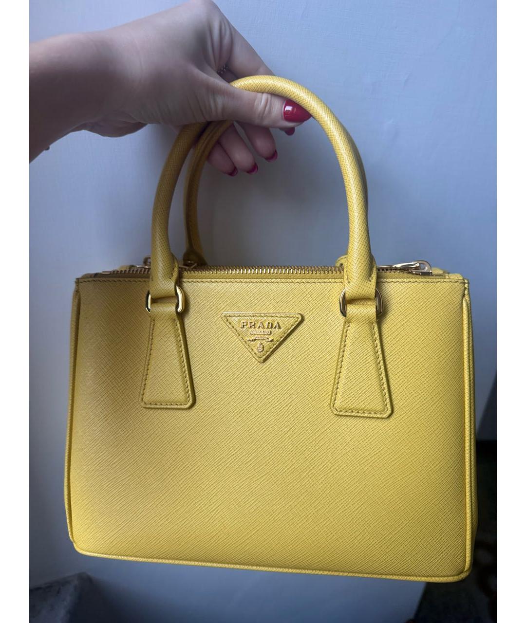 PRADA Желтая кожаная сумка с короткими ручками, фото 4