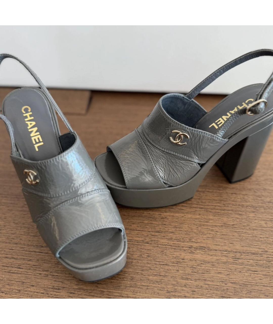 CHANEL Серые кожаные босоножки, фото 6