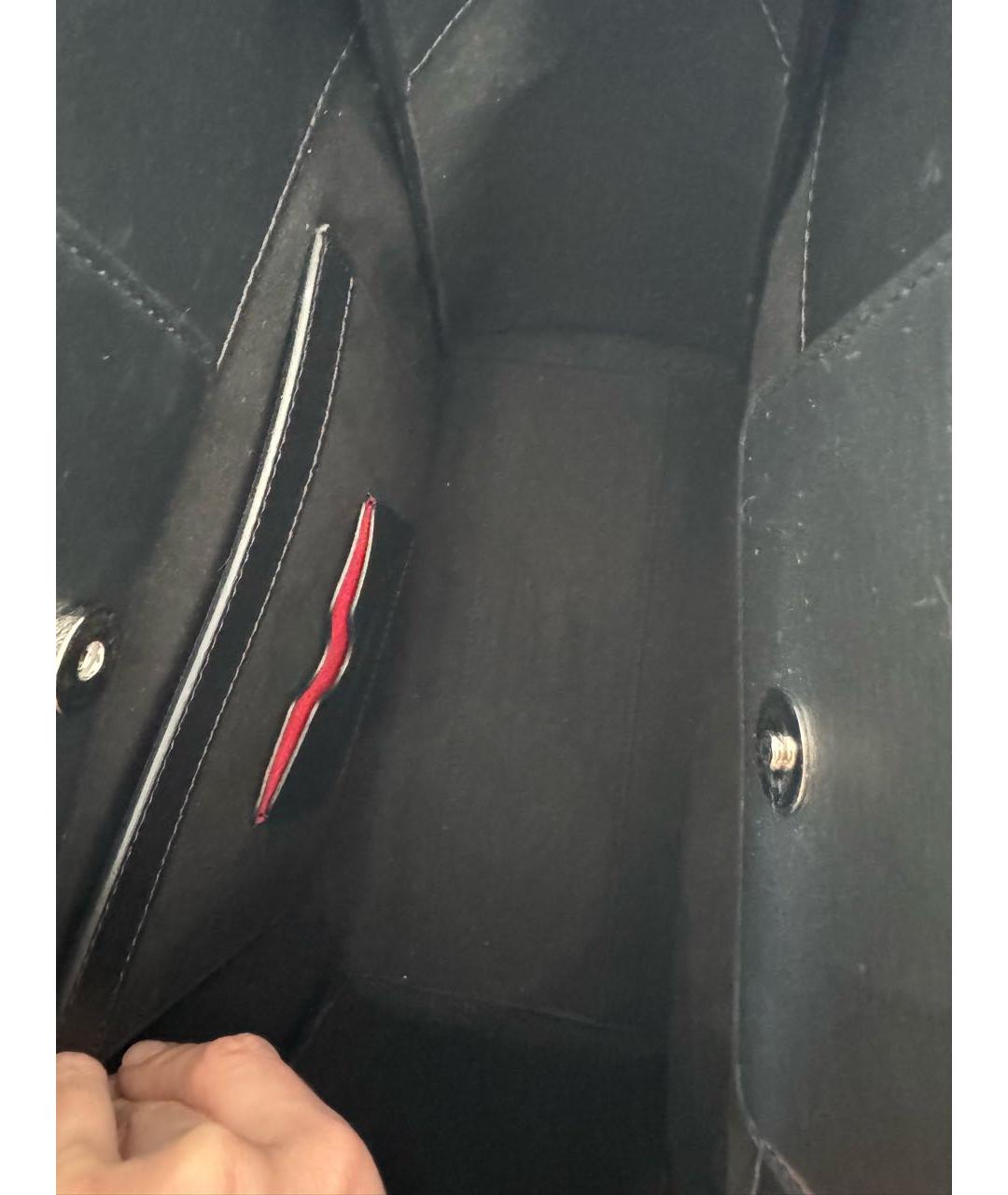 ALEXANDER MCQUEEN Черная кожаная сумка с короткими ручками, фото 5