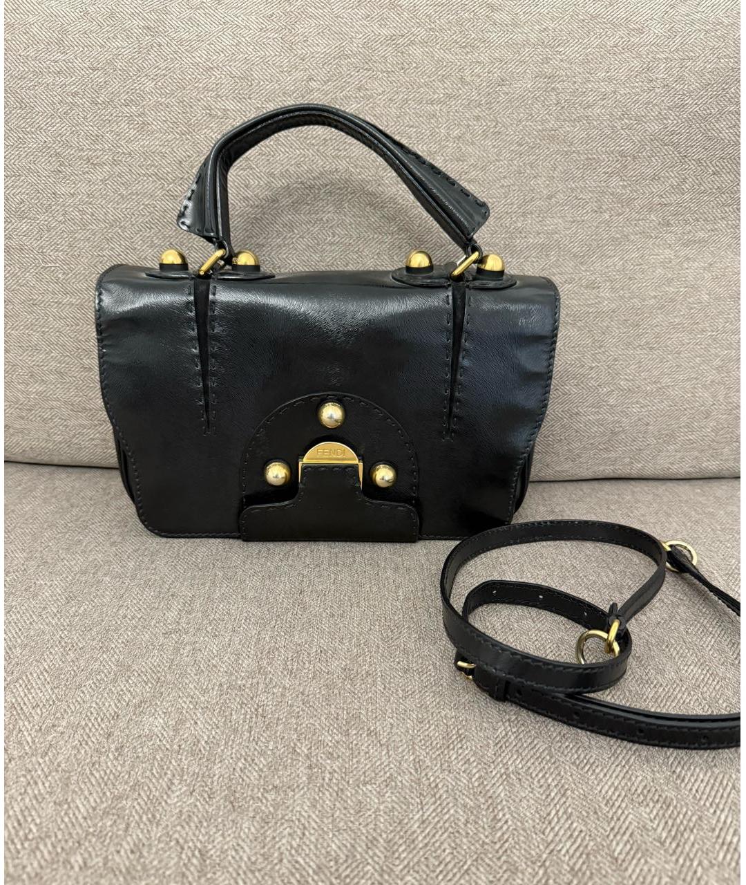 FENDI Черная сумка с короткими ручками из лакированной кожи, фото 3