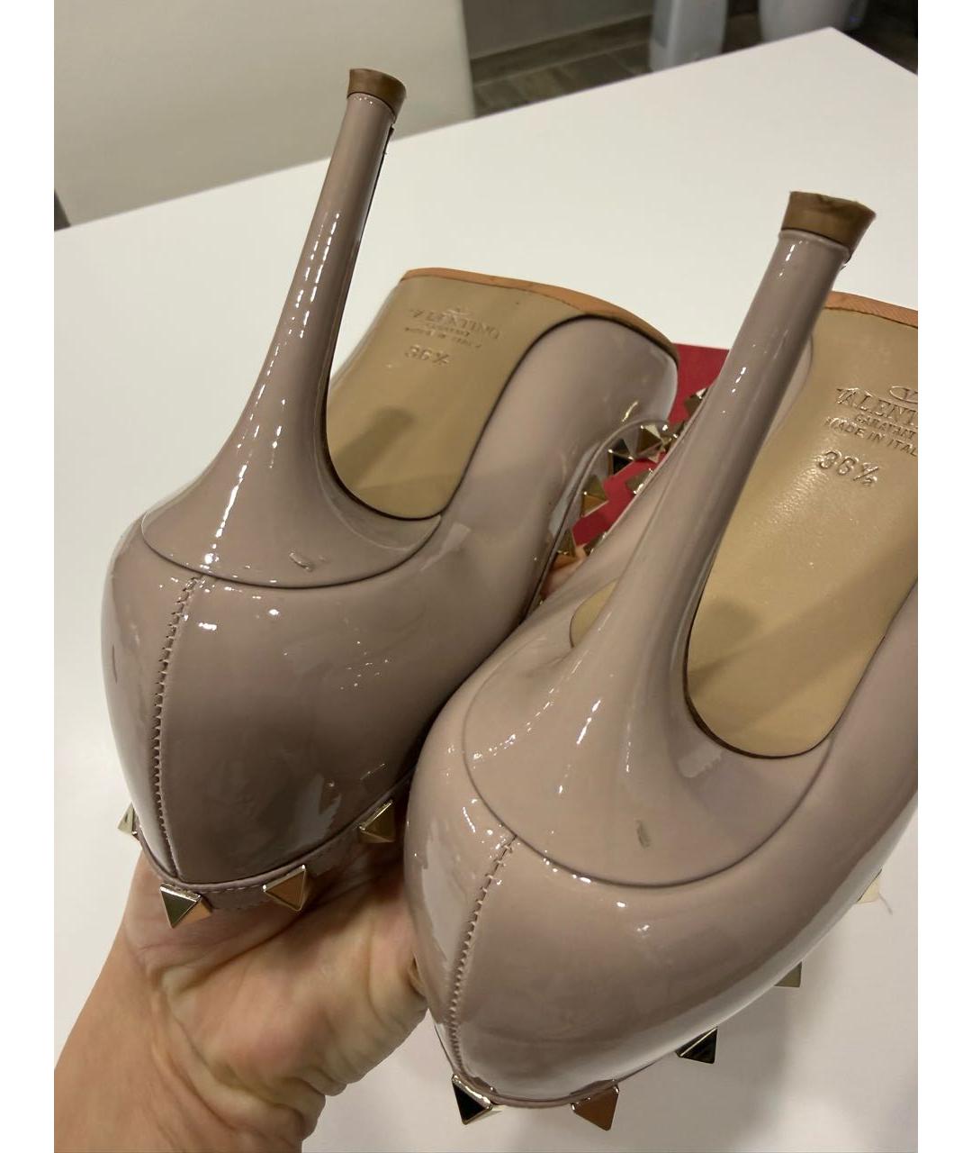 VALENTINO Бежевые туфли из лакированной кожи, фото 5