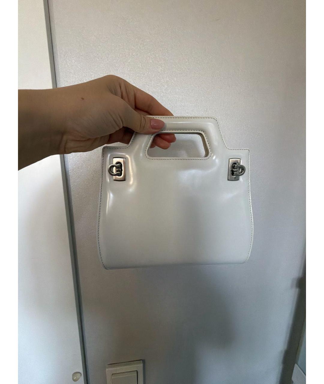 FERRAGAMO Белая кожаная сумка с короткими ручками, фото 2