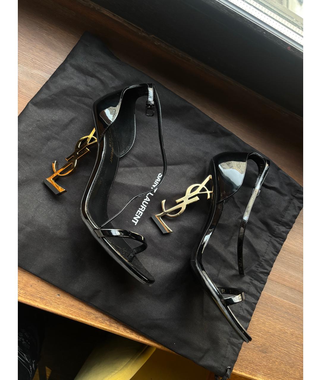 SAINT LAURENT Черные босоножки из лакированной кожи, фото 2