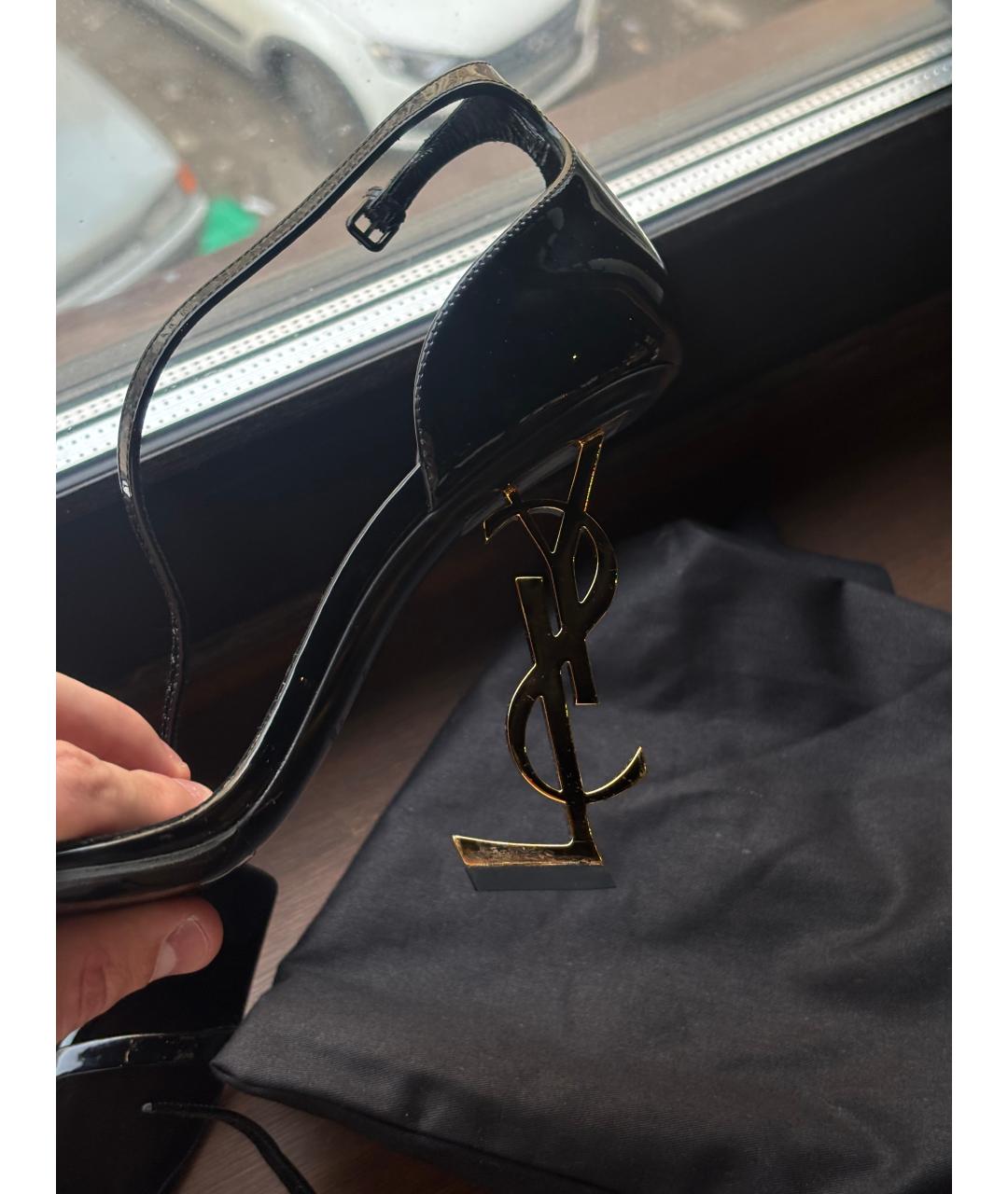 SAINT LAURENT Черные босоножки из лакированной кожи, фото 7