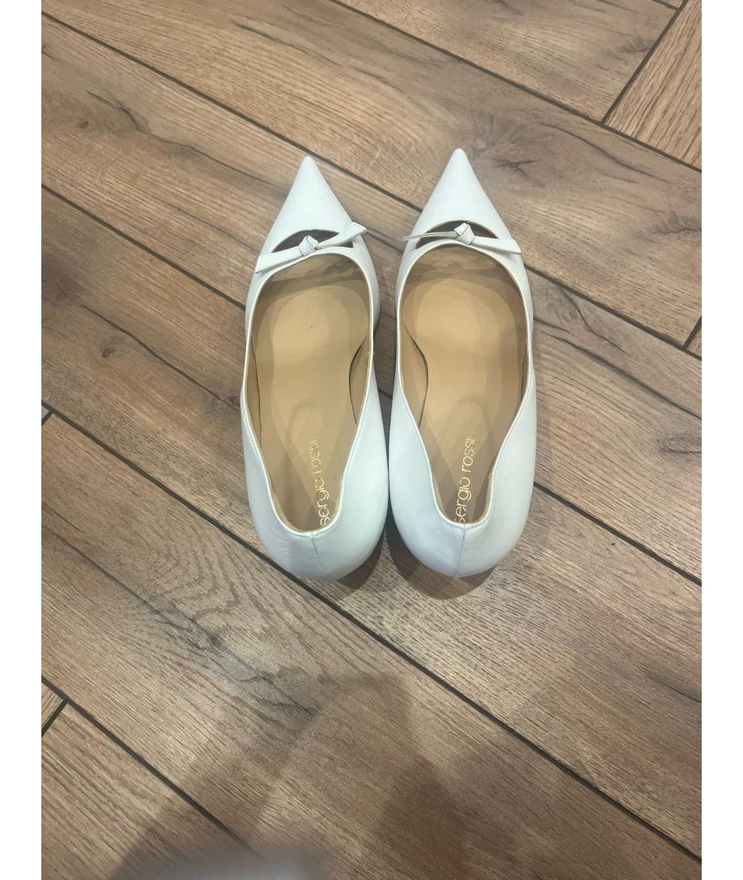 SERGIO ROSSI Белые кожаные лодочки на низком каблуке, фото 3