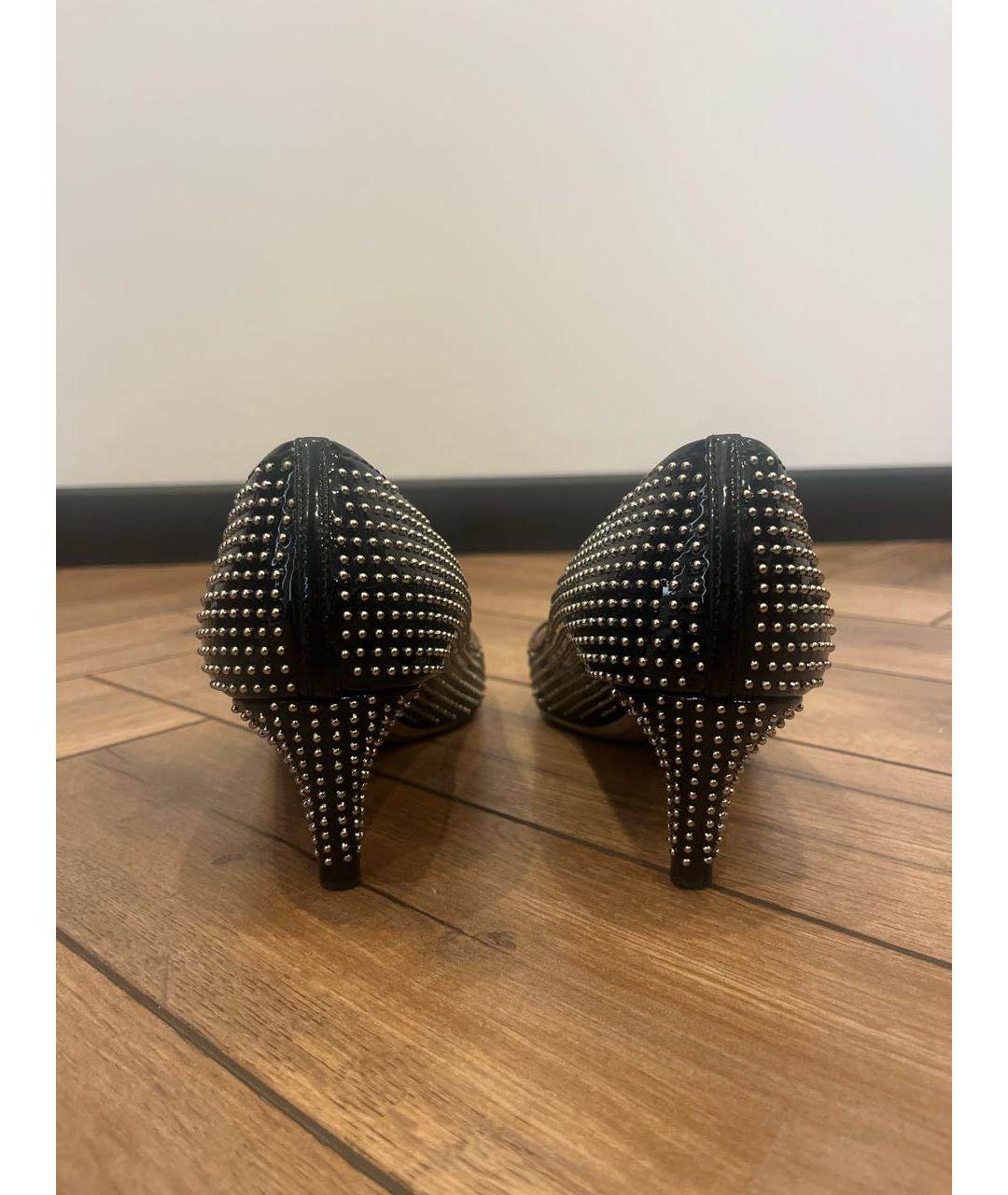 MIU MIU Черные лодочки на низком каблуке из лакированной кожи, фото 4