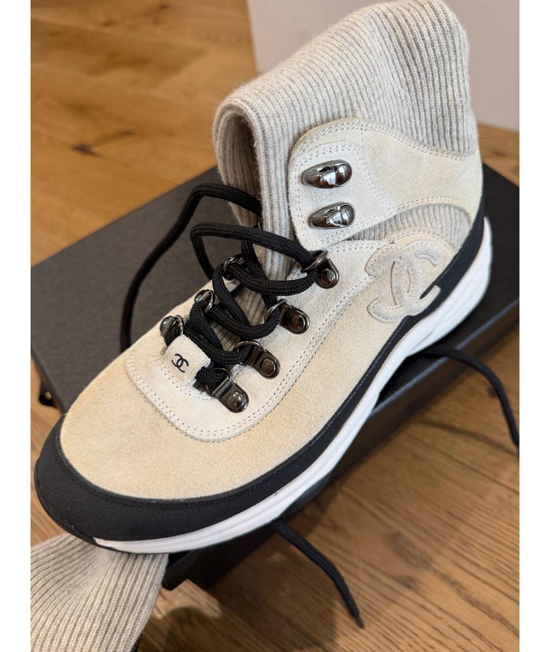 CHANEL Бежевые замшевые кроссовки, фото 3