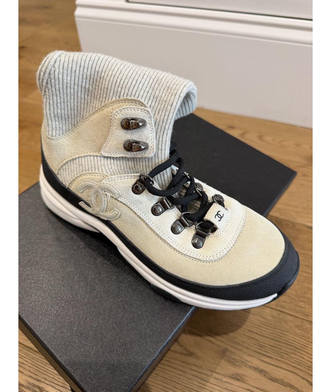 CHANEL Бежевые замшевые кроссовки, фото 4