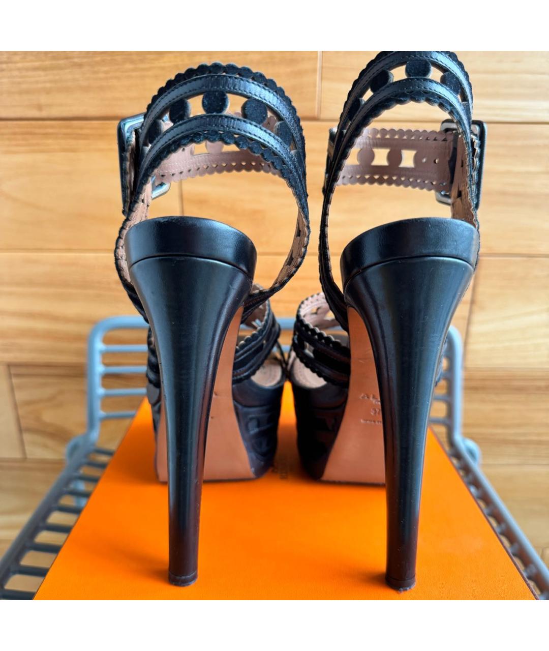 ALAIA Черные кожаные босоножки, фото 4