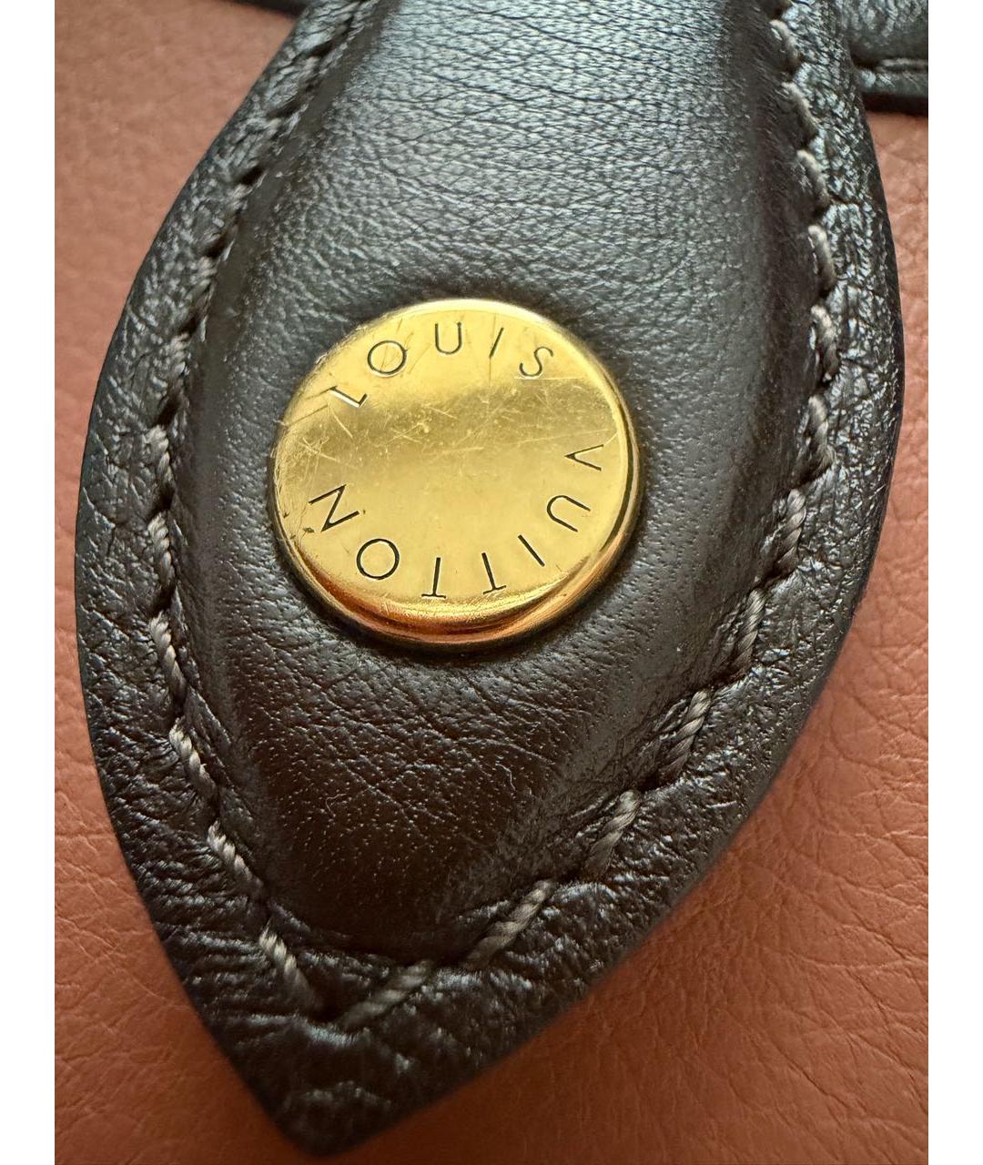 LOUIS VUITTON Коралловая кожаная сумка через плечо, фото 5