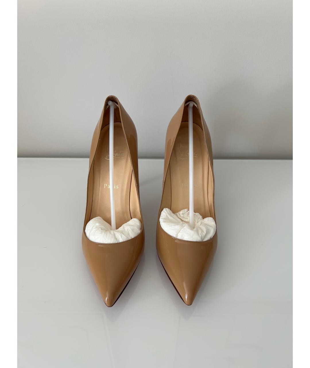 CHRISTIAN LOUBOUTIN Бежевые туфли из лакированной кожи, фото 2