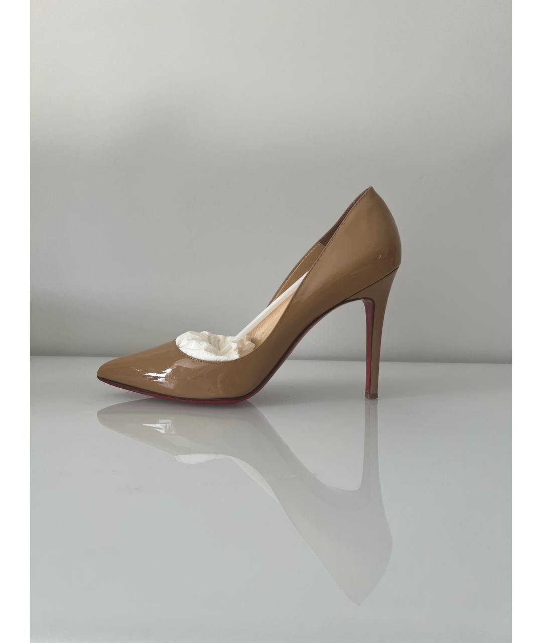 CHRISTIAN LOUBOUTIN Бежевые туфли из лакированной кожи, фото 6