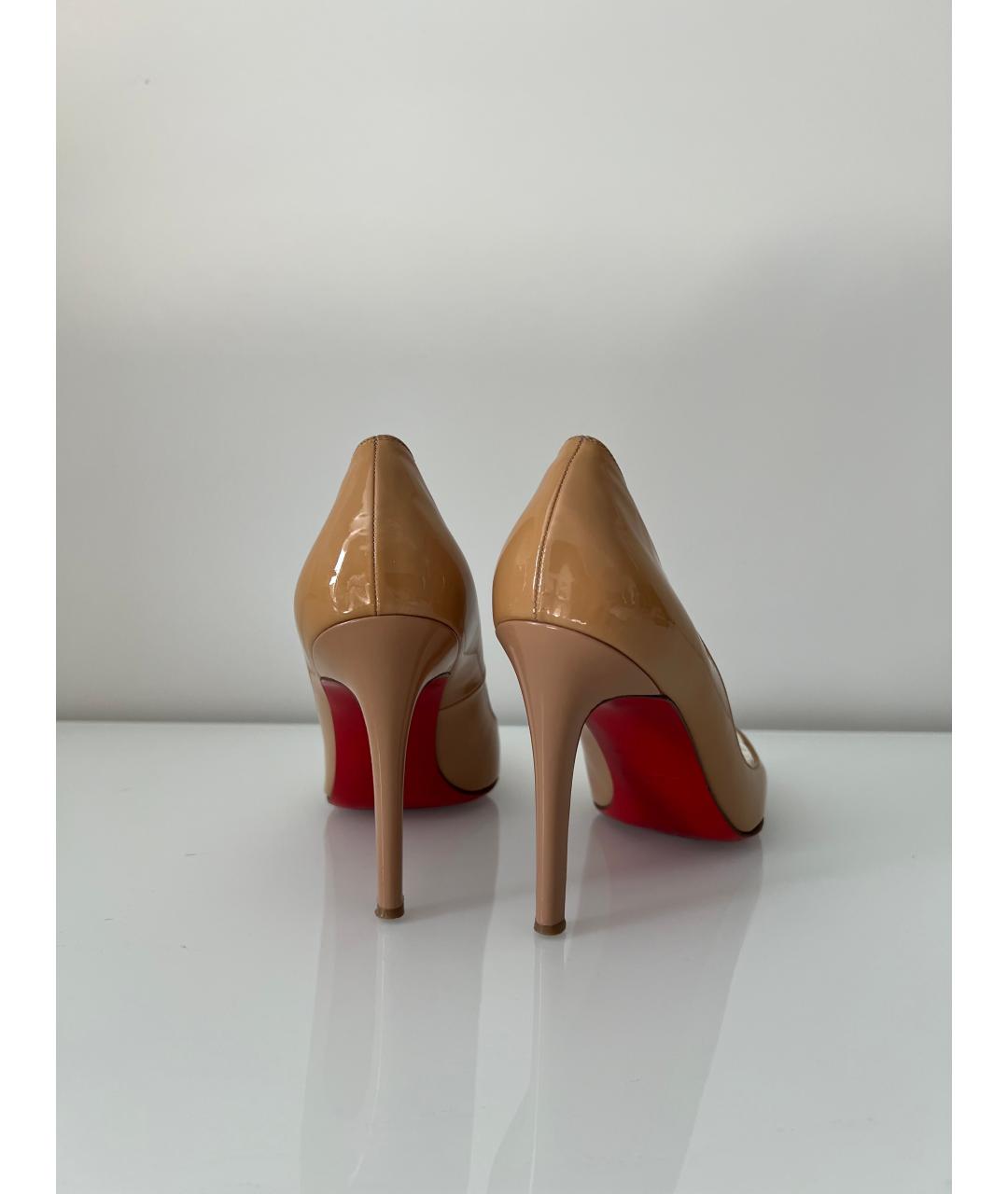 CHRISTIAN LOUBOUTIN Бежевые туфли из лакированной кожи, фото 4
