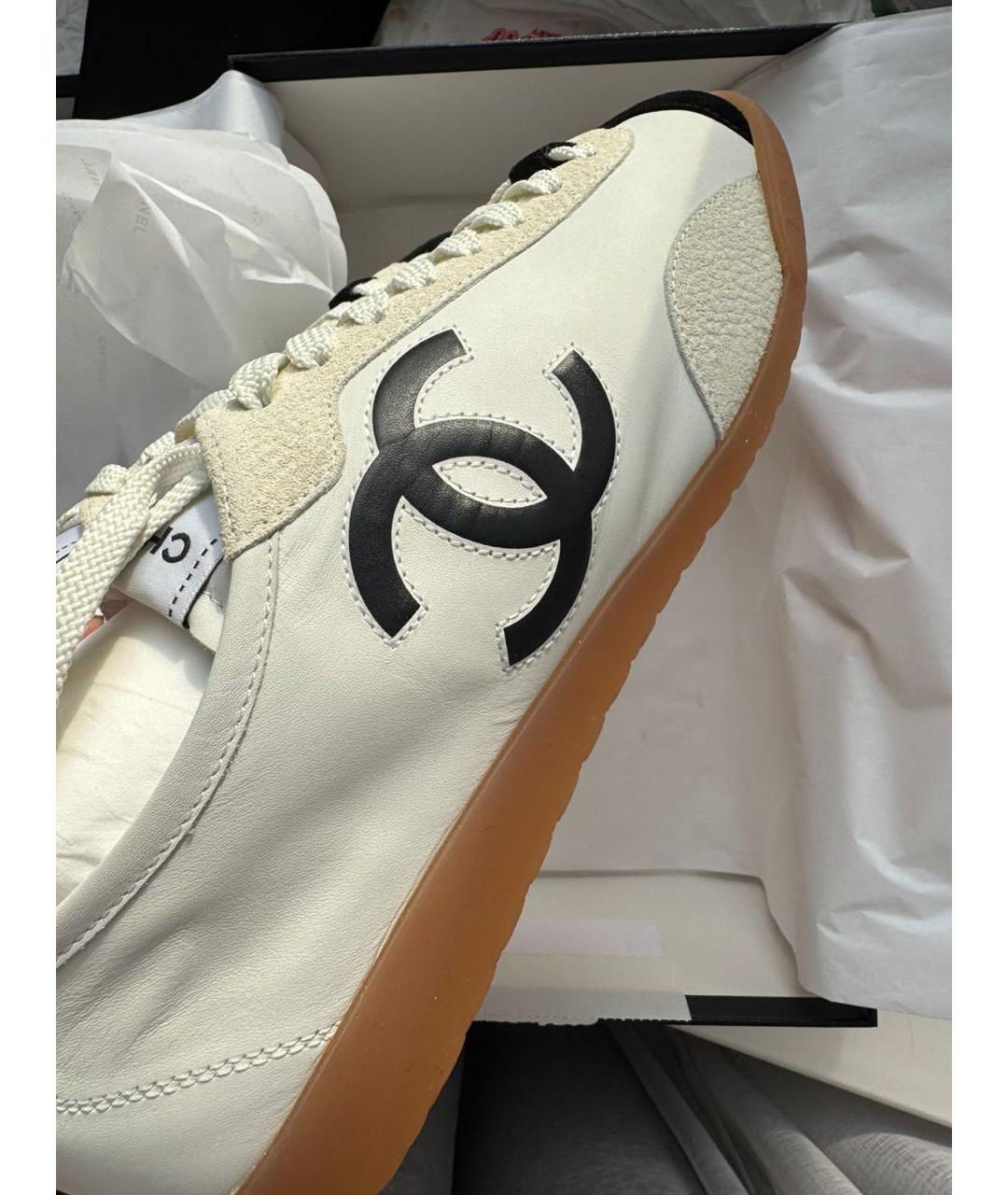 CHANEL Белые кожаные кеды, фото 3